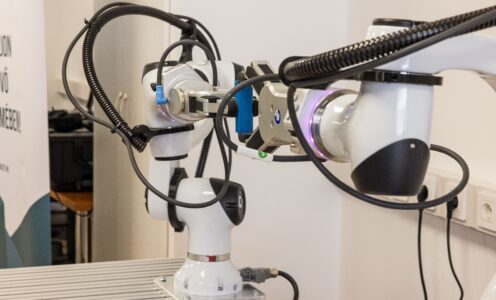Látványos robotikai eszközöket lehetett kipróbálni a Virtuális tanulási tér átadóján